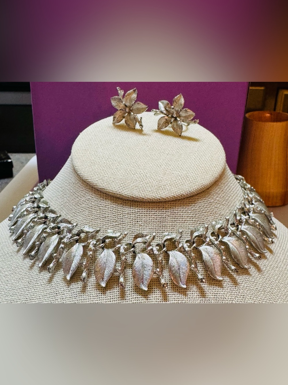 Lisner Silver Leaf Choker Necklace with Screw Back Earrings Set